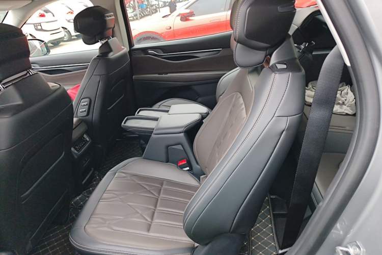 Used Ford Edge 2025 Ford Explorer L 2.0T EcoBoost E-Hybrid Four-Wheel-Drive 7-Seater Supreme Model Left Rear Seat