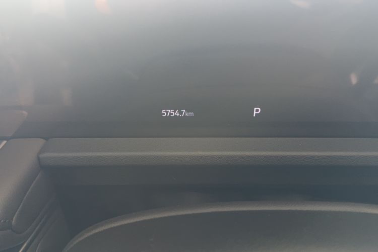 Used Ford Edge 2025 Ford Explorer L 2.0T EcoBoost E-Hybrid Four-Wheel-Drive 7-Seater Supreme Model Odometer Close Up