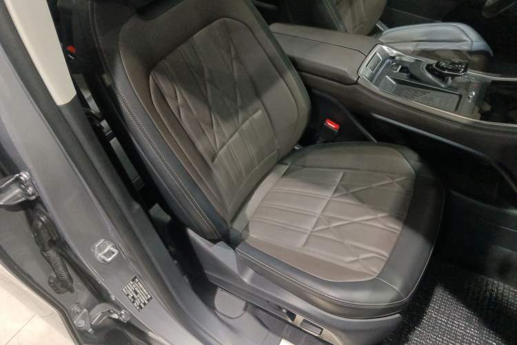 Used Ford Edge 2025 Ford Explorer L 2.0T EcoBoost E-Hybrid Four-Wheel-Drive 7-Seater Supreme Model Right Front Seat