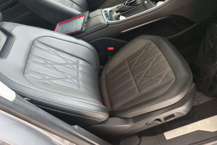 Used Ford Edge 2025 Ford Explorer L 2.0T EcoBoost E-Hybrid Four-Wheel-Drive 7-Seater Supreme Model Right Front Seat