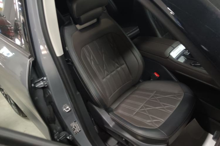 Used Ford Edge 2025 Ford Explorer L 2.0T EcoBoost E-Hybrid Four-Wheel-Drive 7-Seater Supreme Model Right Front Seat