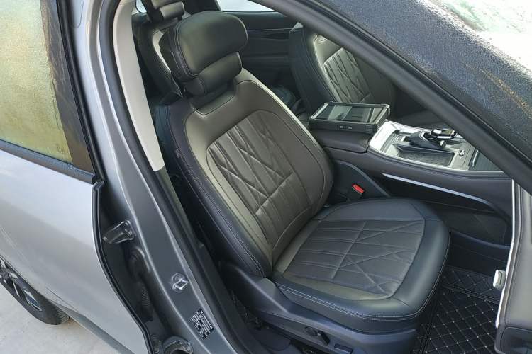 Used Ford Edge 2025 Ford Explorer L 2.0T EcoBoost E-Hybrid Four-Wheel-Drive 7-Seater Supreme Model Right Front Seat