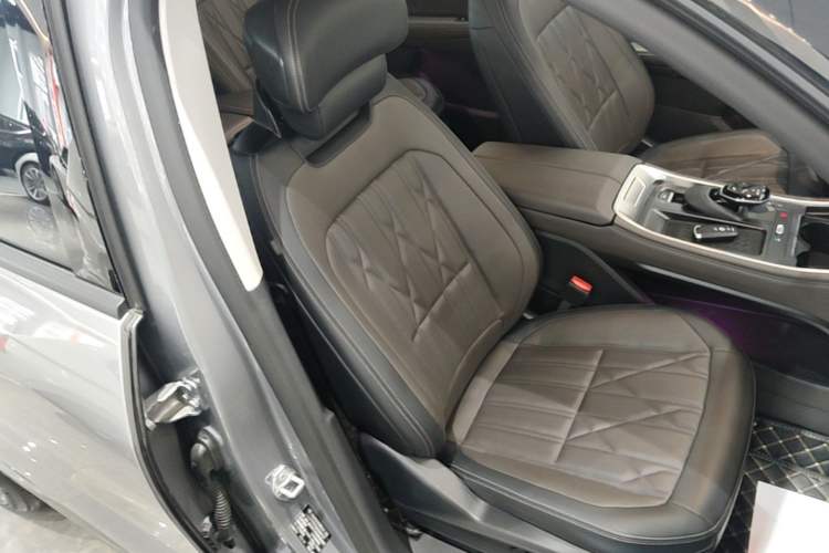 Used Ford Edge 2025 Ford Explorer L 2.0T EcoBoost E-Hybrid Four-Wheel-Drive 7-Seater Supreme Model Right Front Seat