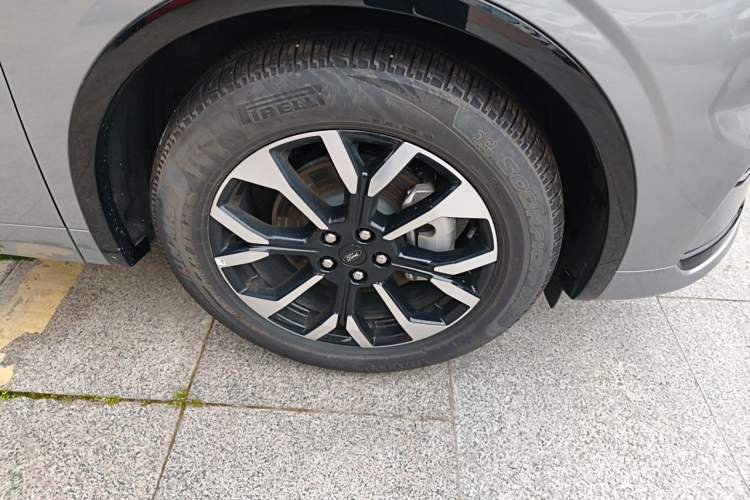 Used Ford Edge 2025 Ford Explorer L 2.0T EcoBoost E-Hybrid Four-Wheel-Drive 7-Seater Supreme Model Right Front Wheel Hub