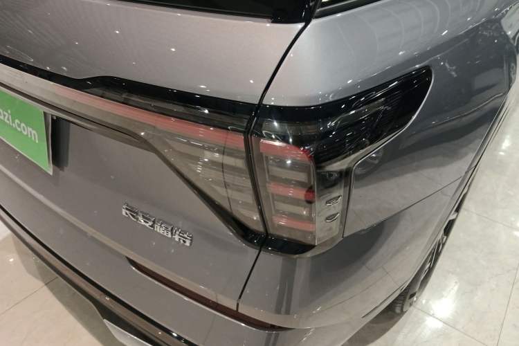 Used Ford Edge 2025 Ford Explorer L 2.0T EcoBoost E-Hybrid Four-Wheel-Drive 7-Seater Supreme Model Right Rear Taillight