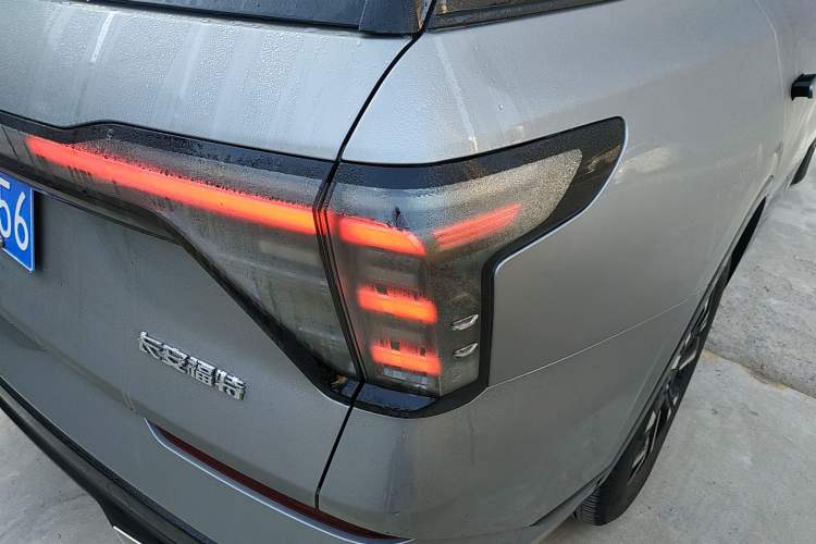 Used Ford Edge 2025 Ford Explorer L 2.0T EcoBoost E-Hybrid Four-Wheel-Drive 7-Seater Supreme Model Right Rear Taillight