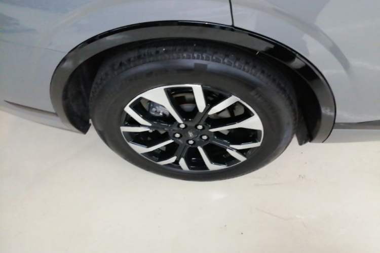Used Ford Edge 2025 Ford Explorer L 2.0T EcoBoost E-Hybrid Four-Wheel-Drive 7-Seater Supreme Model Right Rear Wheel Hub