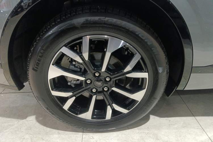 Used Ford Edge 2025 Ford Explorer L 2.0T EcoBoost E-Hybrid Four-Wheel-Drive 7-Seater Supreme Model Right Rear Wheel Hub