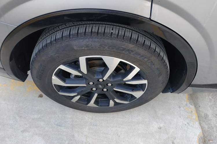 Used Ford Edge 2025 Ford Explorer L 2.0T EcoBoost E-Hybrid Four-Wheel-Drive 7-Seater Supreme Model Right Rear Wheel Hub