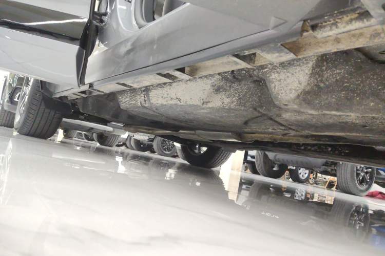 Used Ford Edge 2025 Ford Explorer L 2.0T EcoBoost E-Hybrid Four-Wheel-Drive 7-Seater Supreme Model Right Side Sill