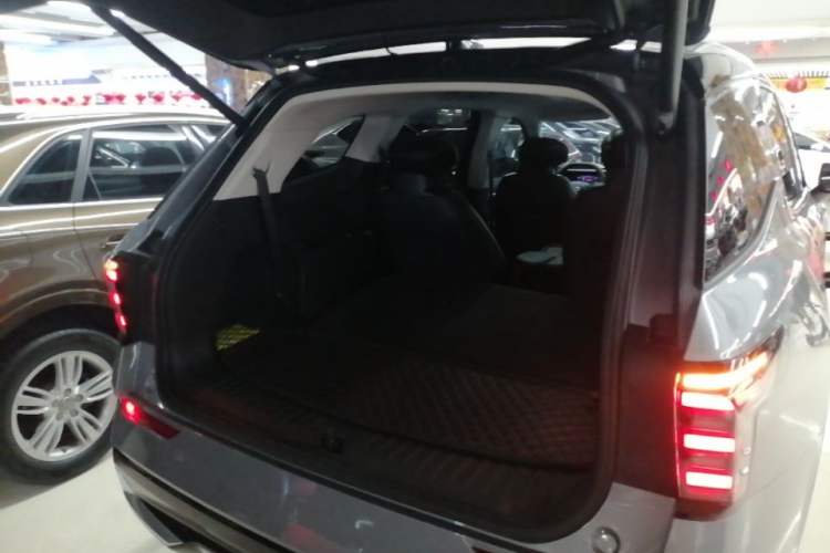 Used Ford Edge 2025 Ford Explorer L 2.0T EcoBoost E-Hybrid Four-Wheel-Drive 7-Seater Supreme Model Trunk