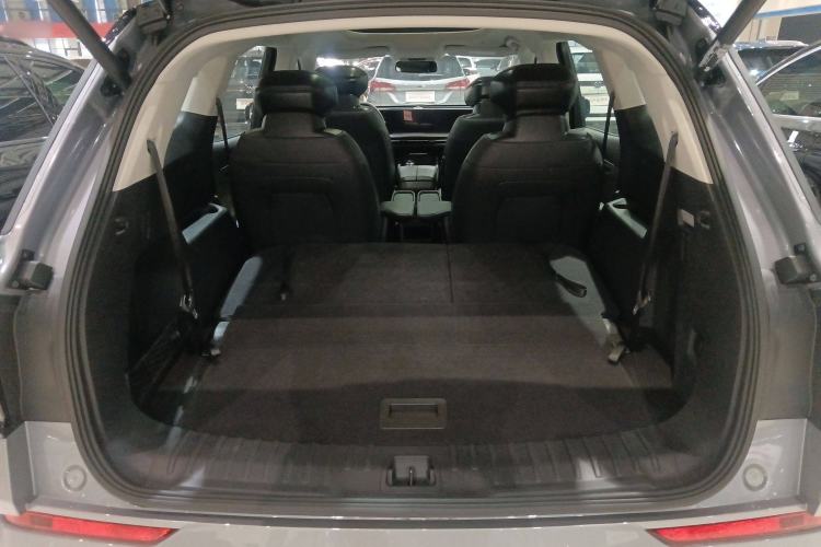 Used Ford Edge 2025 Ford Explorer L 2.0T EcoBoost E-Hybrid Four-Wheel-Drive 7-Seater Supreme Model Trunk