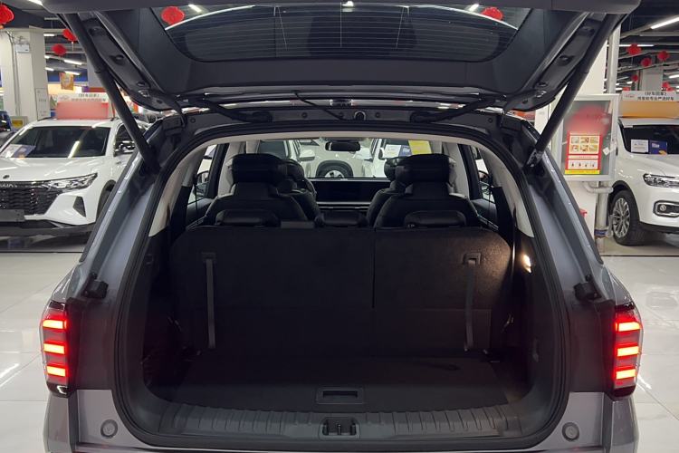 Used Ford Edge 2025 Ford Explorer L 2.0T EcoBoost E-Hybrid Four-Wheel-Drive 7-Seater Supreme Model Trunk