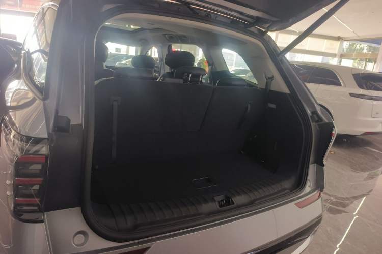 Used Ford Edge 2025 Ford Explorer L 2.0T EcoBoost E-Hybrid Four-Wheel-Drive 7-Seater Supreme Model Trunk
