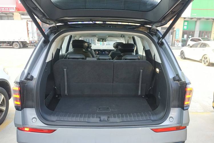 Used Ford Edge 2025 Ford Explorer L 2.0T EcoBoost E-Hybrid Four-Wheel-Drive 7-Seater Supreme Model Trunk