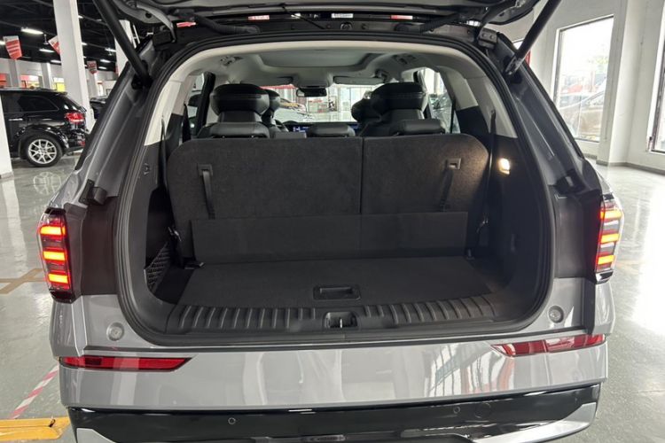 Used Ford Edge 2025 Ford Explorer L 2.0T EcoBoost E-Hybrid Four-Wheel-Drive 7-Seater Supreme Model Trunk