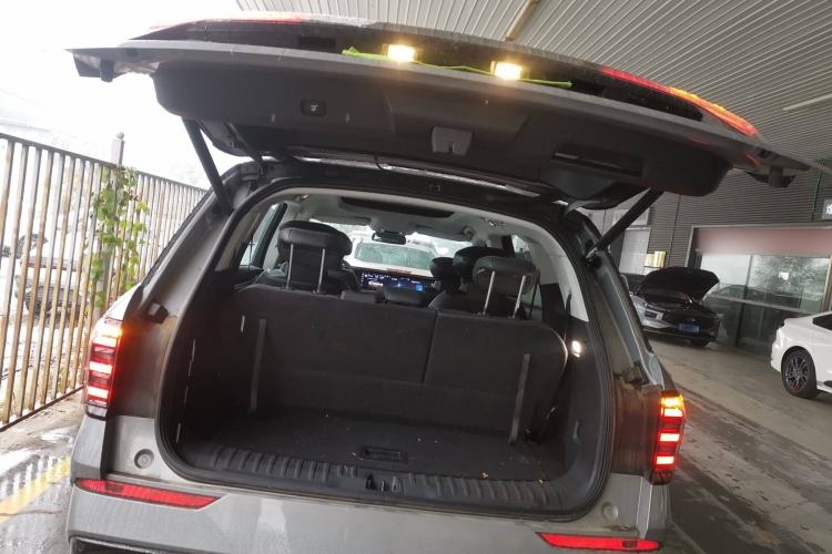 Used Ford Edge 2025 Ford Explorer L 2.0T EcoBoost E-Hybrid Four-Wheel-Drive 7-Seater Supreme Model Trunk
