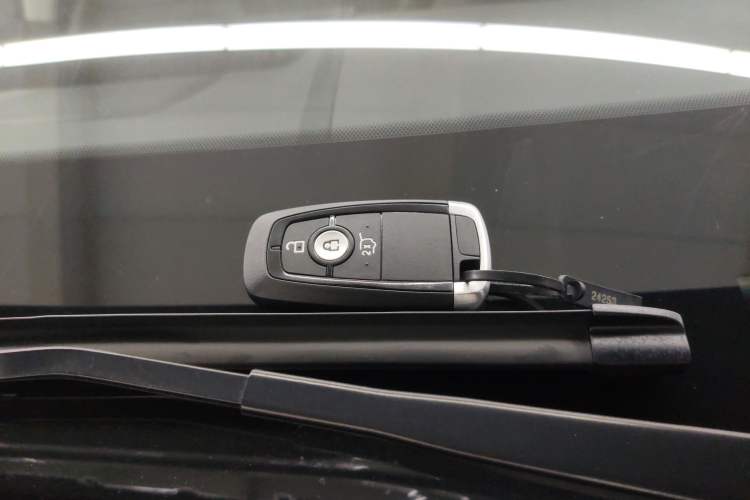 Used Ford Edge 2025 Ford Explorer L 2.0T EcoBoost E-Hybrid Four-Wheel-Drive 7-Seater Supreme Model Vehicle Key