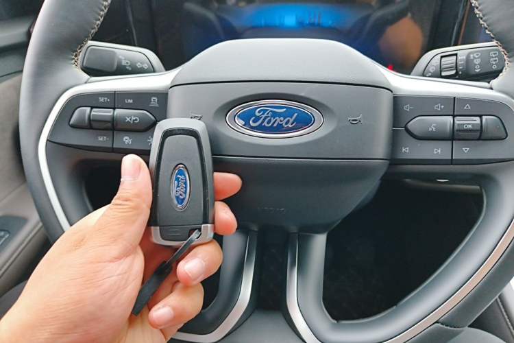 Used Ford Edge 2025 Ford Explorer L 2.0T EcoBoost E-Hybrid Four-Wheel-Drive 7-Seater Supreme Model Vehicle Key