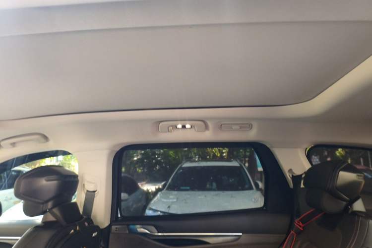 Used Ford Edge 2025 Ford Explorer L 2.0T EcoBoost E-Hybrid Four-Wheel-Drive 7-Seater Supreme Model Headliner