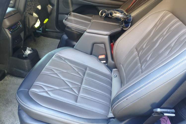 Used Ford Edge 2025 Ford Explorer L 2.0T EcoBoost E-Hybrid Four-Wheel-Drive 7-Seater Supreme Model Left Rear Seat