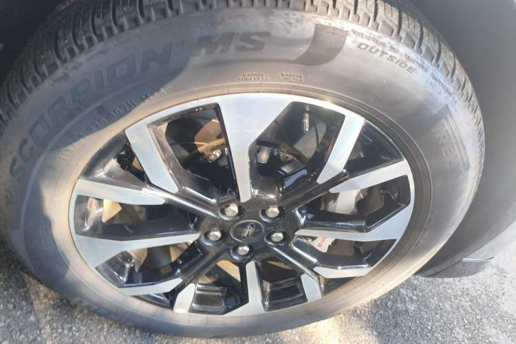 Used Ford Edge 2025 Ford Explorer L 2.0T EcoBoost E-Hybrid Four-Wheel-Drive 7-Seater Supreme Model Right Front Wheel Hub