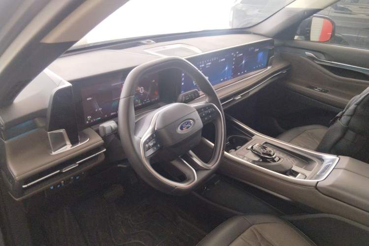 Used Ford Edge 2025 Ford Explorer L 2.0T EcoBoost E-Hybrid Four-Wheel-Drive 7-Seater Supreme Model Center Console