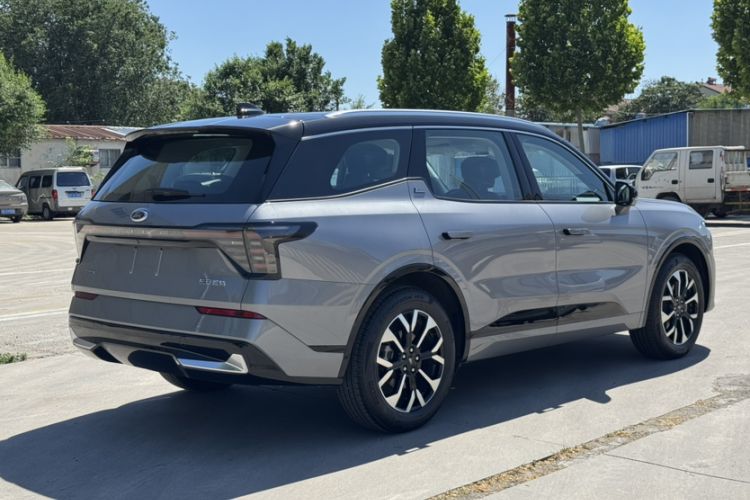 Used Ford Edge 2025 Ford Explorer L 2.0T EcoBoost E-Hybrid Four-Wheel-Drive 7-Seater Supreme Model Exterior 3