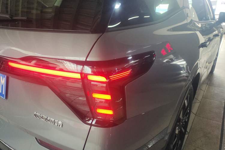 Used Ford Edge 2025 Ford Explorer L 2.0T EcoBoost E-Hybrid Four-Wheel-Drive 7-Seater Supreme Model Exterior 6
