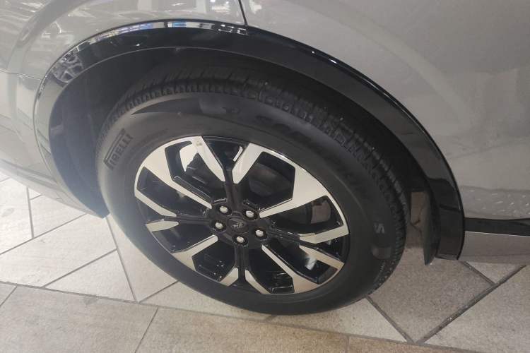 Used Ford Edge 2025 Ford Explorer L 2.0T EcoBoost E-Hybrid Four-Wheel-Drive 7-Seater Supreme Model Exterior 8