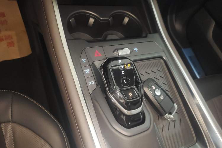 Used Ford Edge 2025 Ford Explorer L 2.0T EcoBoost E-Hybrid Four-Wheel-Drive 7-Seater Supreme Model Gear Lever