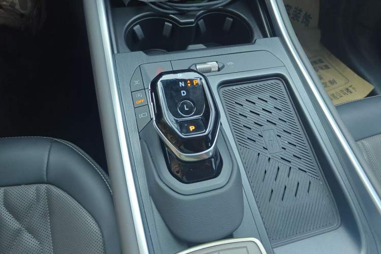 Used Ford Edge 2025 Ford Explorer L 2.0T EcoBoost Four-Wheel Drive 7-Seater Supreme Model Gear Lever