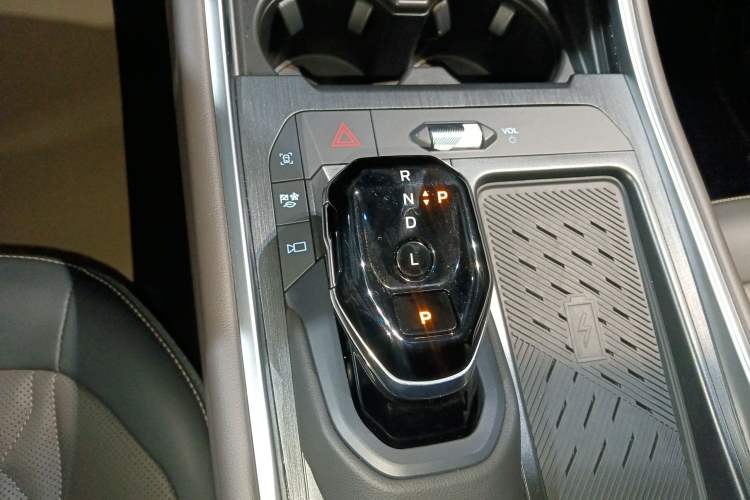 Used Ford Edge 2025 Ford Explorer L 2.0T EcoBoost E-Hybrid Four-Wheel-Drive 7-Seater Supreme Model Gear Lever