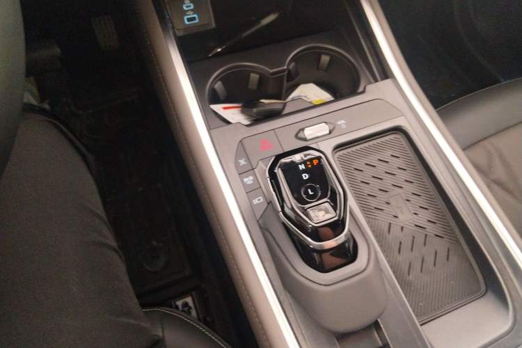 Used Ford Edge 2025 Ford Explorer L 2.0T EcoBoost E-Hybrid Four-Wheel-Drive 7-Seater Supreme Model Gear Lever