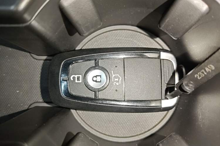 Used Ford Edge 2025 Ford Explorer L 2.0T EcoBoost E-Hybrid Four-Wheel-Drive 7-Seater Supreme Model Interior 1