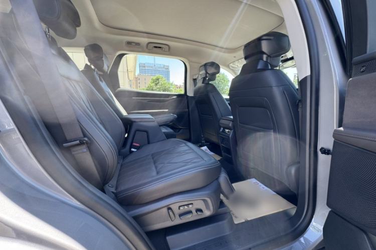 Used Ford Edge 2025 Ford Explorer L 2.0T EcoBoost E-Hybrid Four-Wheel-Drive 7-Seater Supreme Model Interior 2