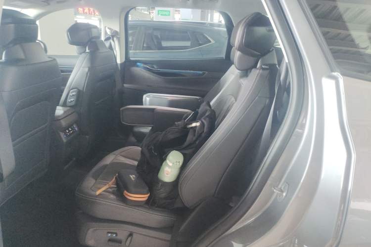 Used Ford Edge 2025 Ford Explorer L 2.0T EcoBoost E-Hybrid Four-Wheel-Drive 7-Seater Supreme Model Interior 4