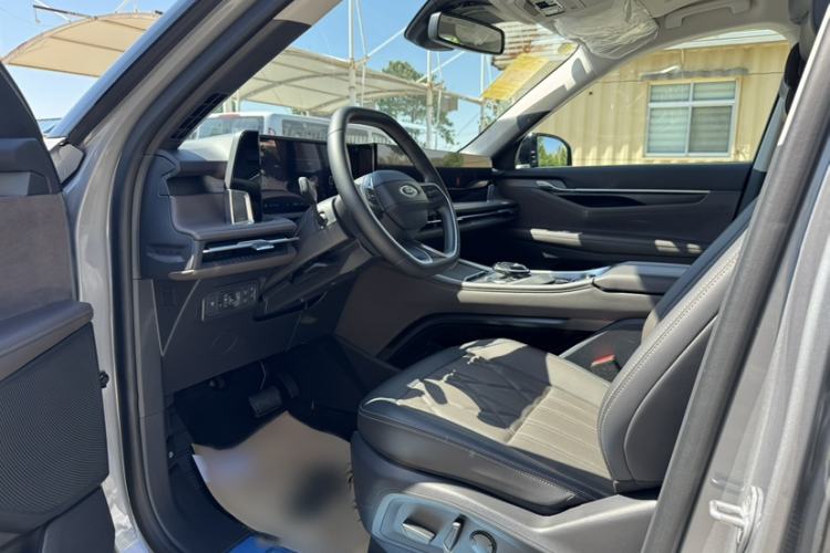 Used Ford Edge 2025 Ford Explorer L 2.0T EcoBoost E-Hybrid Four-Wheel-Drive 7-Seater Supreme Model Interior 4