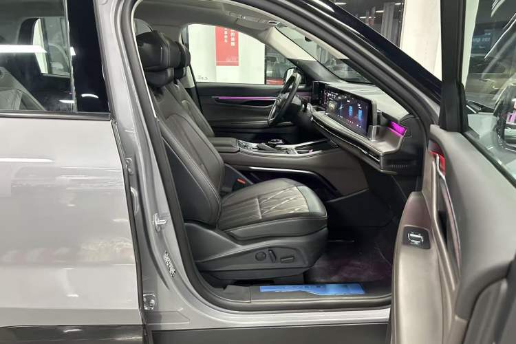 Used Ford Edge 2025 Ford Explorer L 2.0T EcoBoost E-Hybrid Four-Wheel-Drive 7-Seater Supreme Model Interior 9