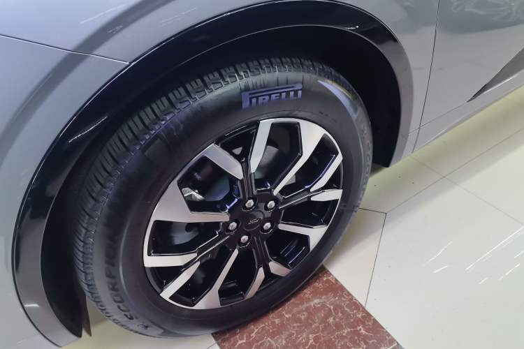 Used Ford Edge 2025 Ford Explorer L 2.0T EcoBoost E-Hybrid Four-Wheel-Drive 7-Seater Supreme Model Left Front Wheel Hub