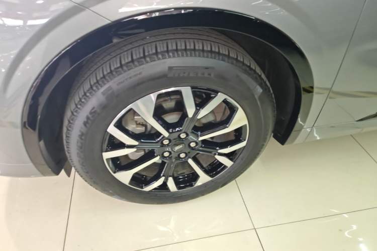 Used Ford Edge 2025 Ford Explorer L 2.0T EcoBoost E-Hybrid Four-Wheel-Drive 7-Seater Supreme Model Left Front Wheel Hub
