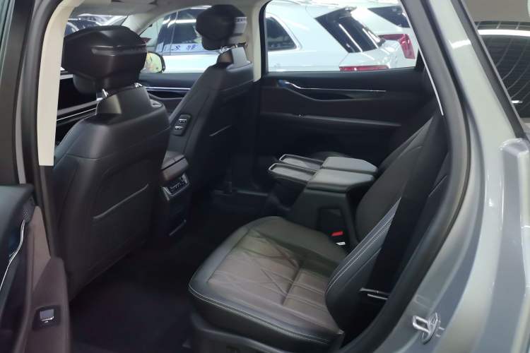 Used Ford Edge 2025 Ford Explorer L 2.0T EcoBoost E-Hybrid Four-Wheel-Drive 7-Seater Supreme Model Left Rear Seat