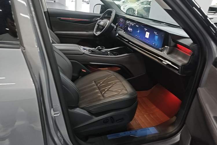 Used Ford Edge 2025 Ford Explorer L 2.0T EcoBoost E-Hybrid Four-Wheel-Drive 7-Seater Supreme Model Right Front Seat