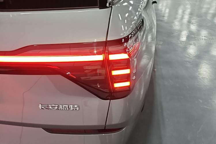 Used Ford Edge 2025 Ford Explorer L 2.0T EcoBoost E-Hybrid Four-Wheel-Drive 7-Seater Supreme Model Right Rear Taillight