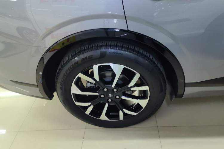 Used Ford Edge 2025 Ford Explorer L 2.0T EcoBoost E-Hybrid Four-Wheel-Drive 7-Seater Supreme Model Right Rear Wheel Hub
