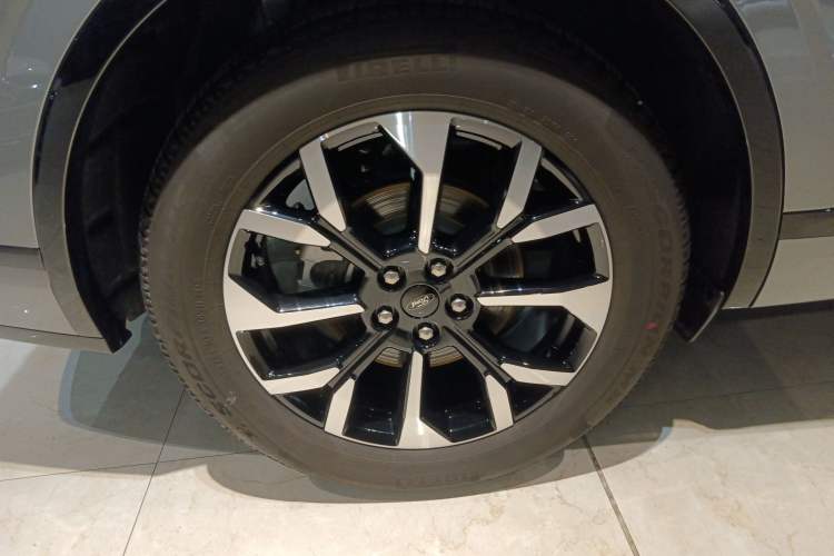 Used Ford Edge 2025 Ford Explorer L 2.0T EcoBoost E-Hybrid Four-Wheel-Drive 7-Seater Supreme Model Right Rear Wheel Hub