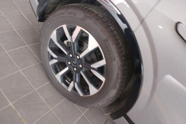 Used Ford Edge 2025 Ford Explorer L 2.0T EcoBoost E-Hybrid Four-Wheel-Drive 7-Seater Supreme Model Right Rear Wheel Hub