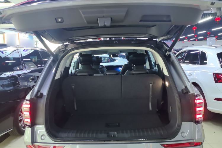 Used Ford Edge 2025 Ford Explorer L 2.0T EcoBoost E-Hybrid Four-Wheel-Drive 7-Seater Supreme Model Trunk