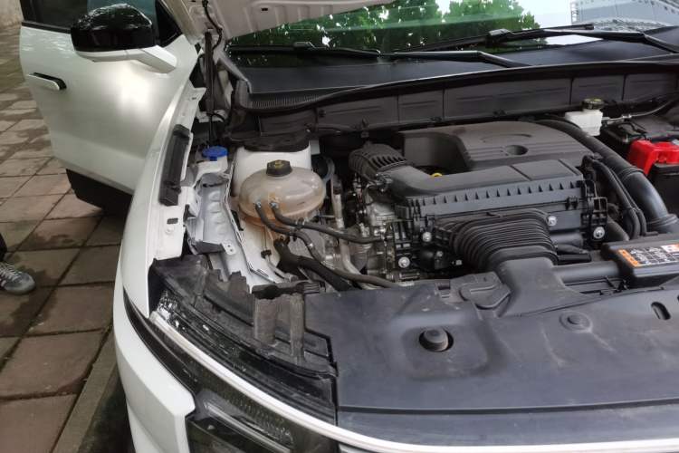 Used Ford Edge 2025 Escape L 2.0T EcoBoost Two-Wheel Drive 7-Seater Luxury Model Engine Bay Right