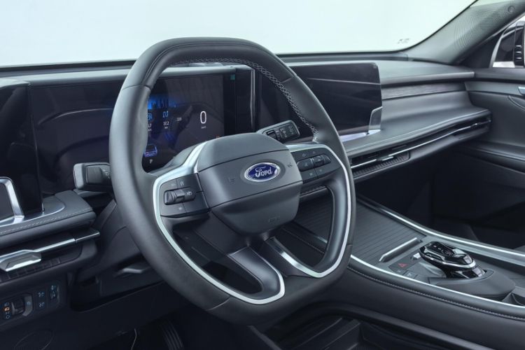 Used Ford Edge 2025 Ford Explorer L 2.0T EcoBoost E-Hybrid Two-Wheel Drive 7-Seater Fashion Edition Interior 1
